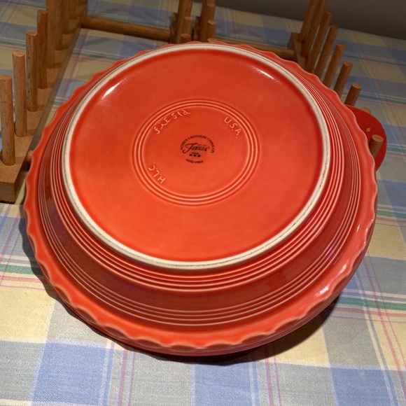 Fiestaware 10 inch pie plate in persimmon discontinued in 2017. Perfect - Picture 5 of 6
